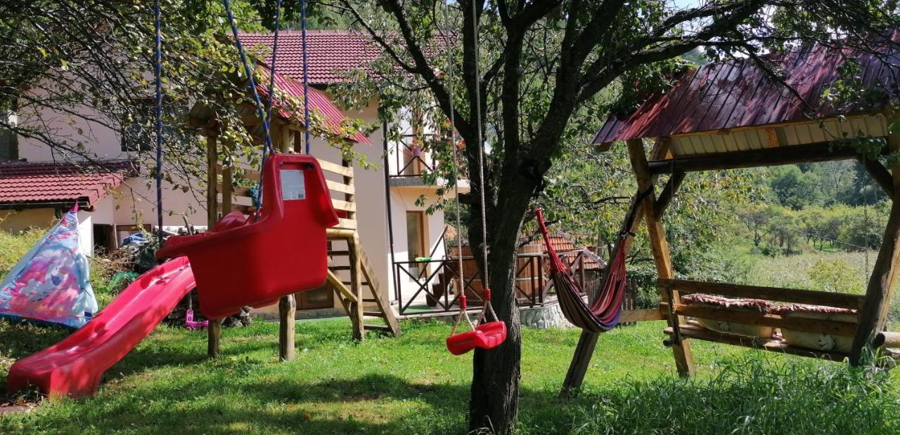La Cascada Sipot Villa Merisor Bagian luar foto